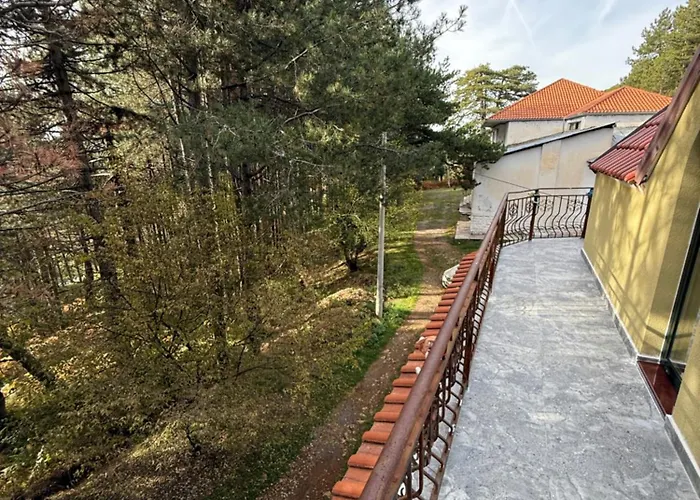 Streha Pishave Villa Elbasan