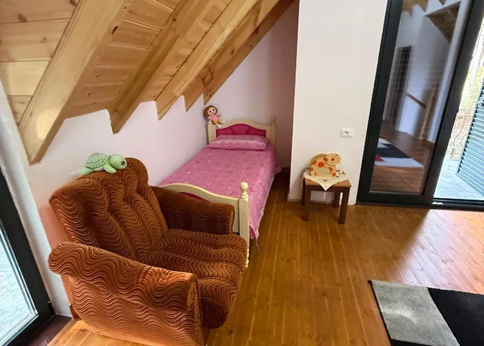 Streha Pishave Villa Elbasan